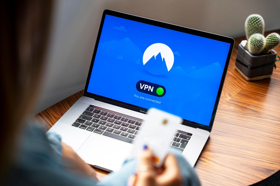 Pembaca memeriksa privasi saat online